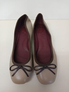 ✅️NWOT Taupe Ballet Flats with Brown Trim and Bow by
